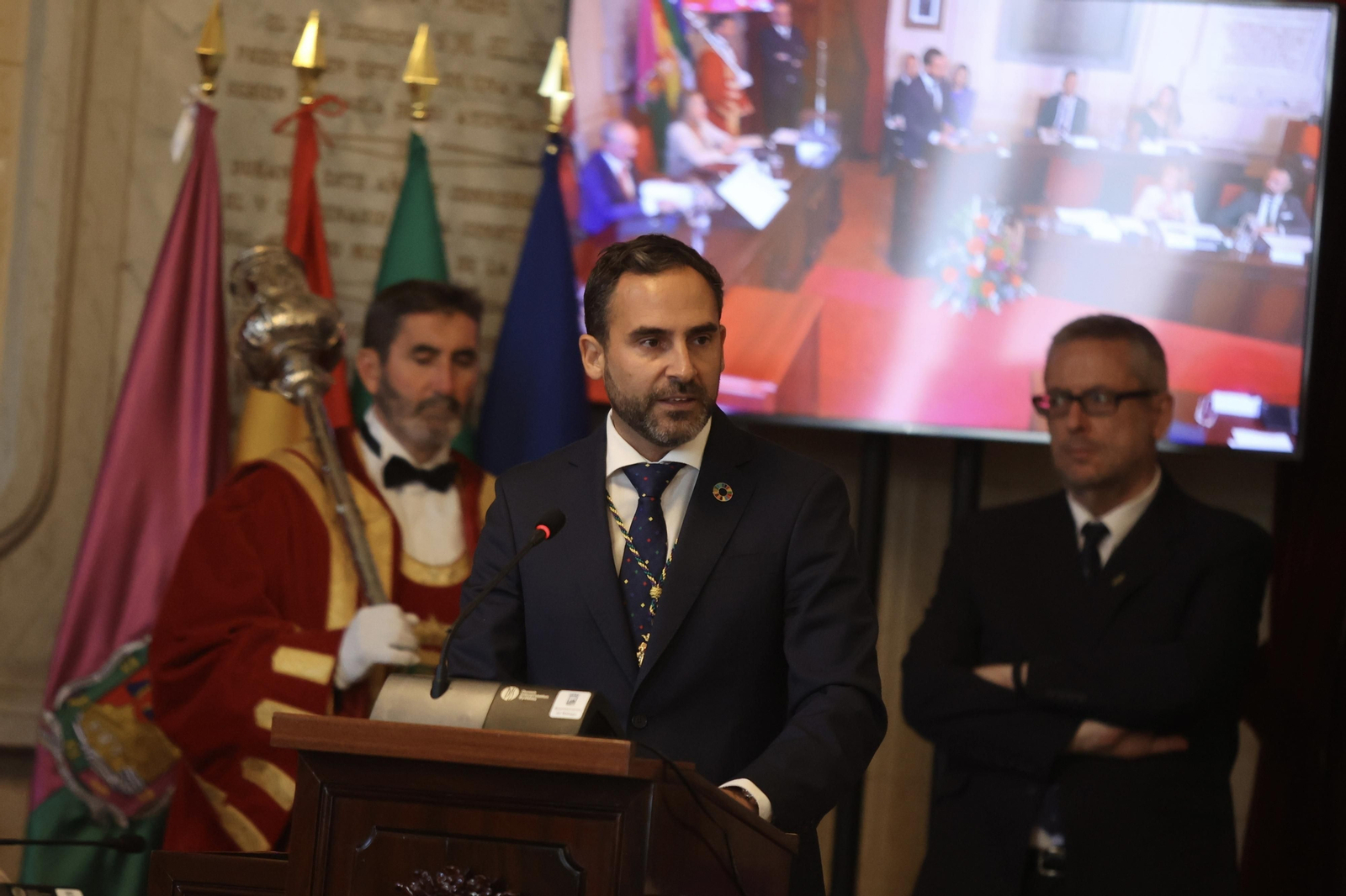 La investidura del alcalde de Málaga, en imágenes