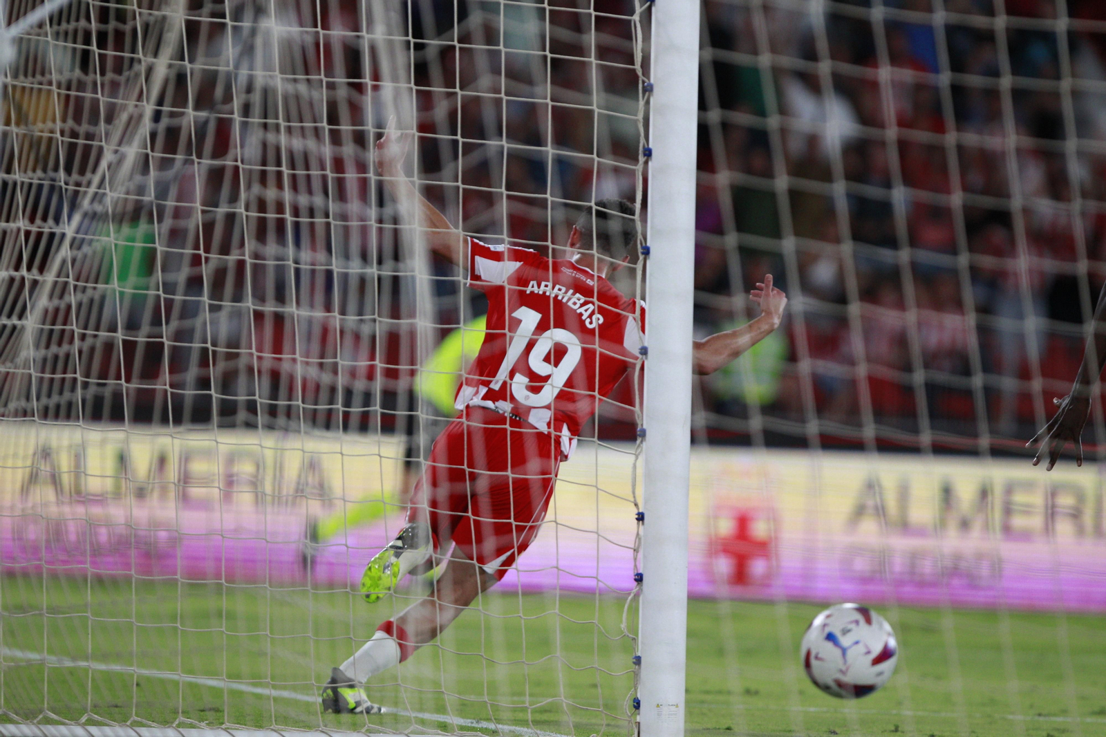Imágenes del partido de La Liga Ea Sports U.D. Almería-Valencia C.F.