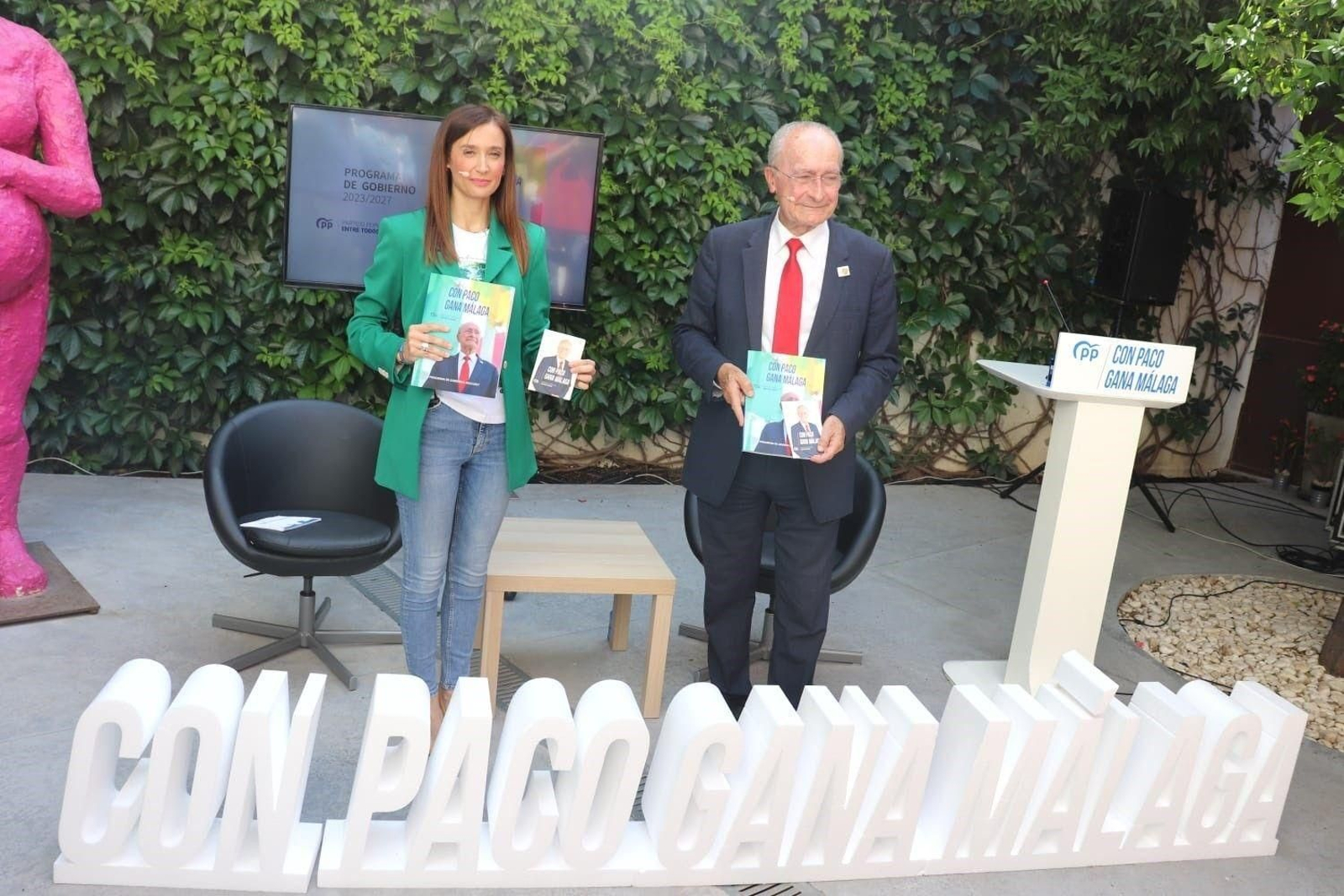 Pérez de Siles y De la Torre, este viernes, en un acto de campaña. Pérez de Siles y De la Torre, este viernes, en un acto de campaña.