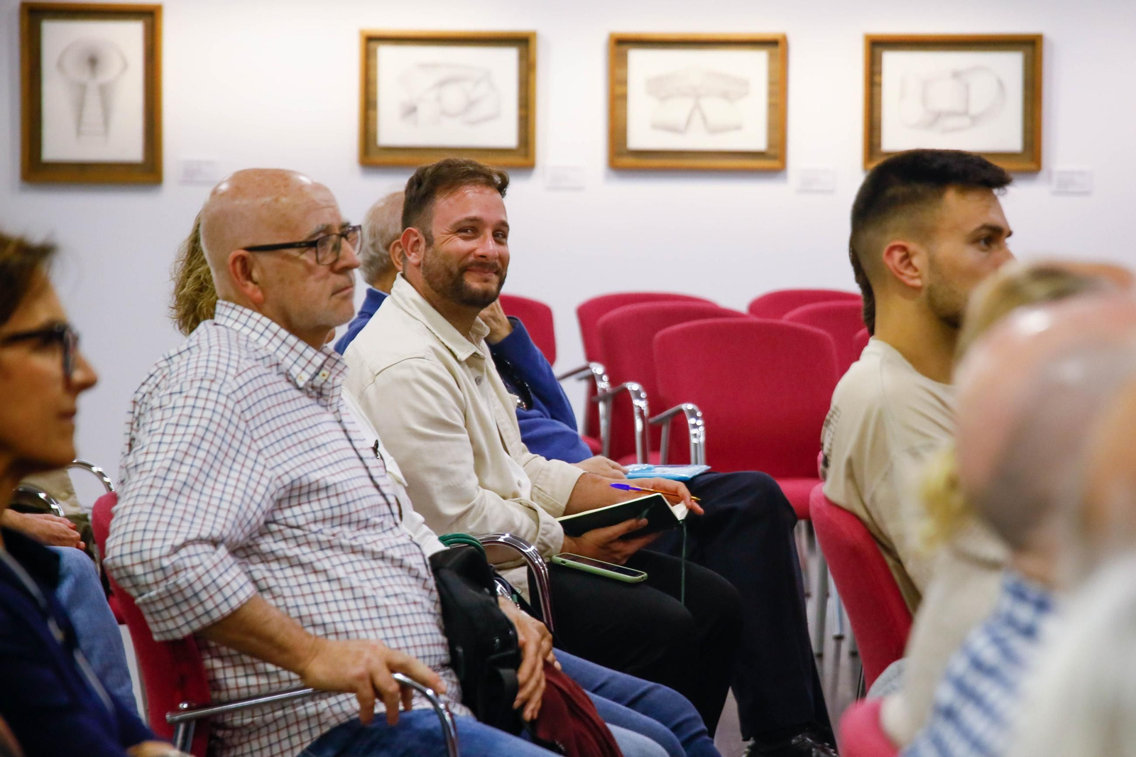 Semana de la Cultura UAL en Fundación Unicaja de Almería con Juan Luis Cano experto en defensa planetaria, en imágenes