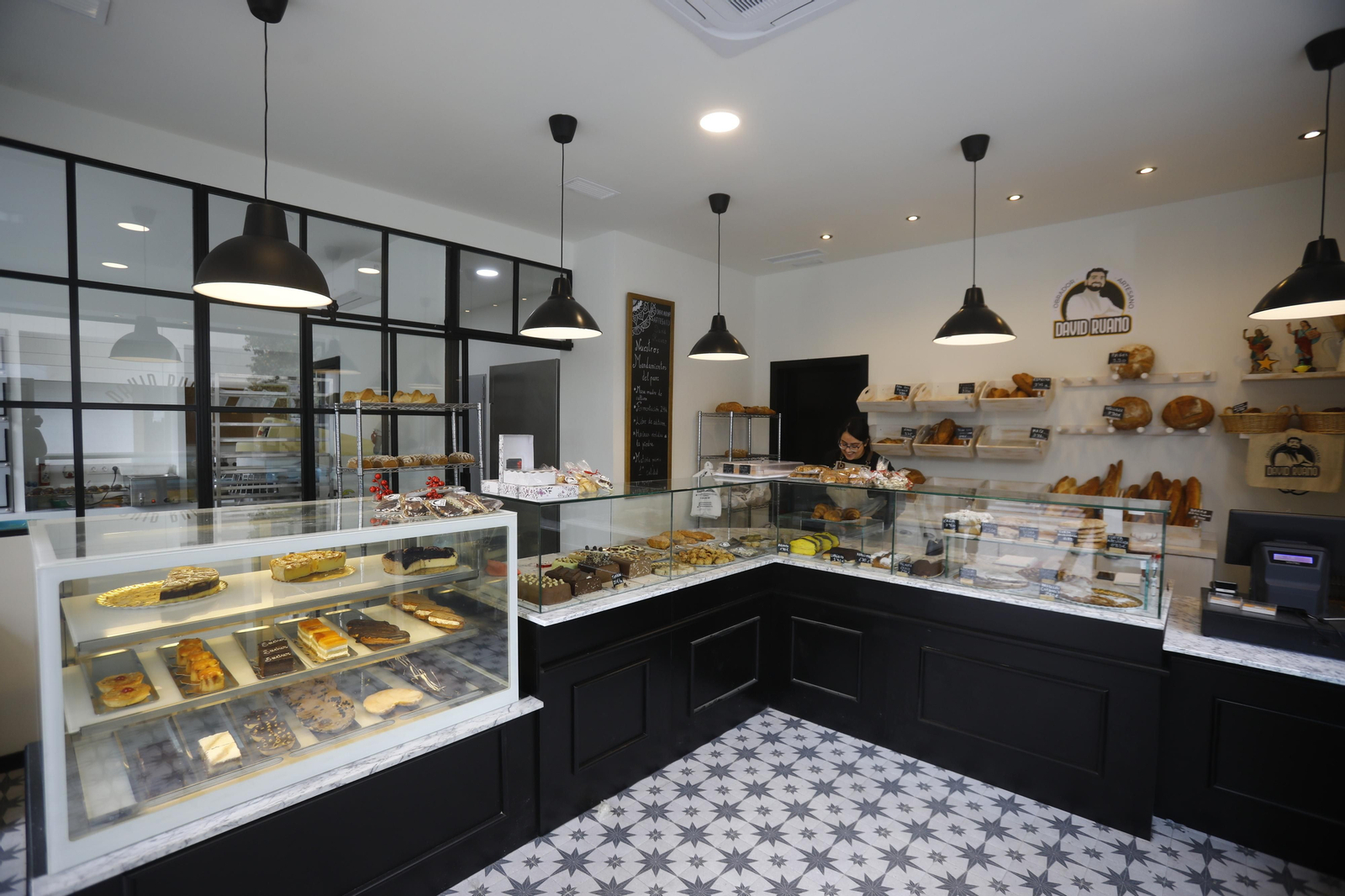 En fotos, todos los detalles de la nueva y espectacular tienda de Obrador David Ruano en El Vial