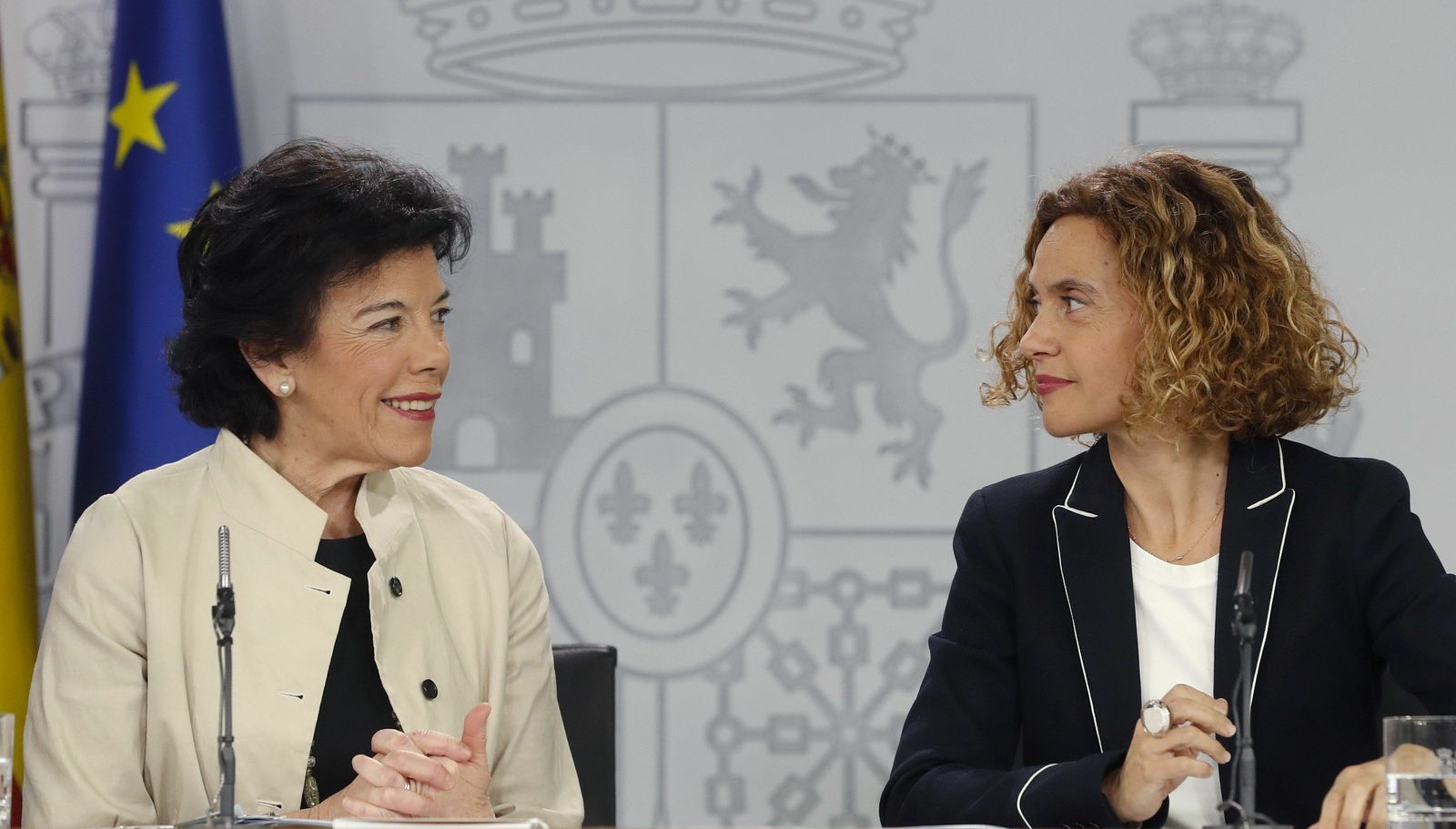 Isabel Celaá y Meritxell Batet, en la rueda de prensa posterior al Consejo de Ministros.