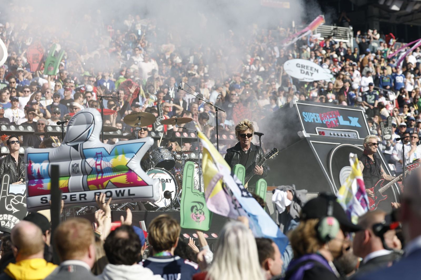 Las mejores fotos de la Super Bowl con la actuación de Bad Bunny