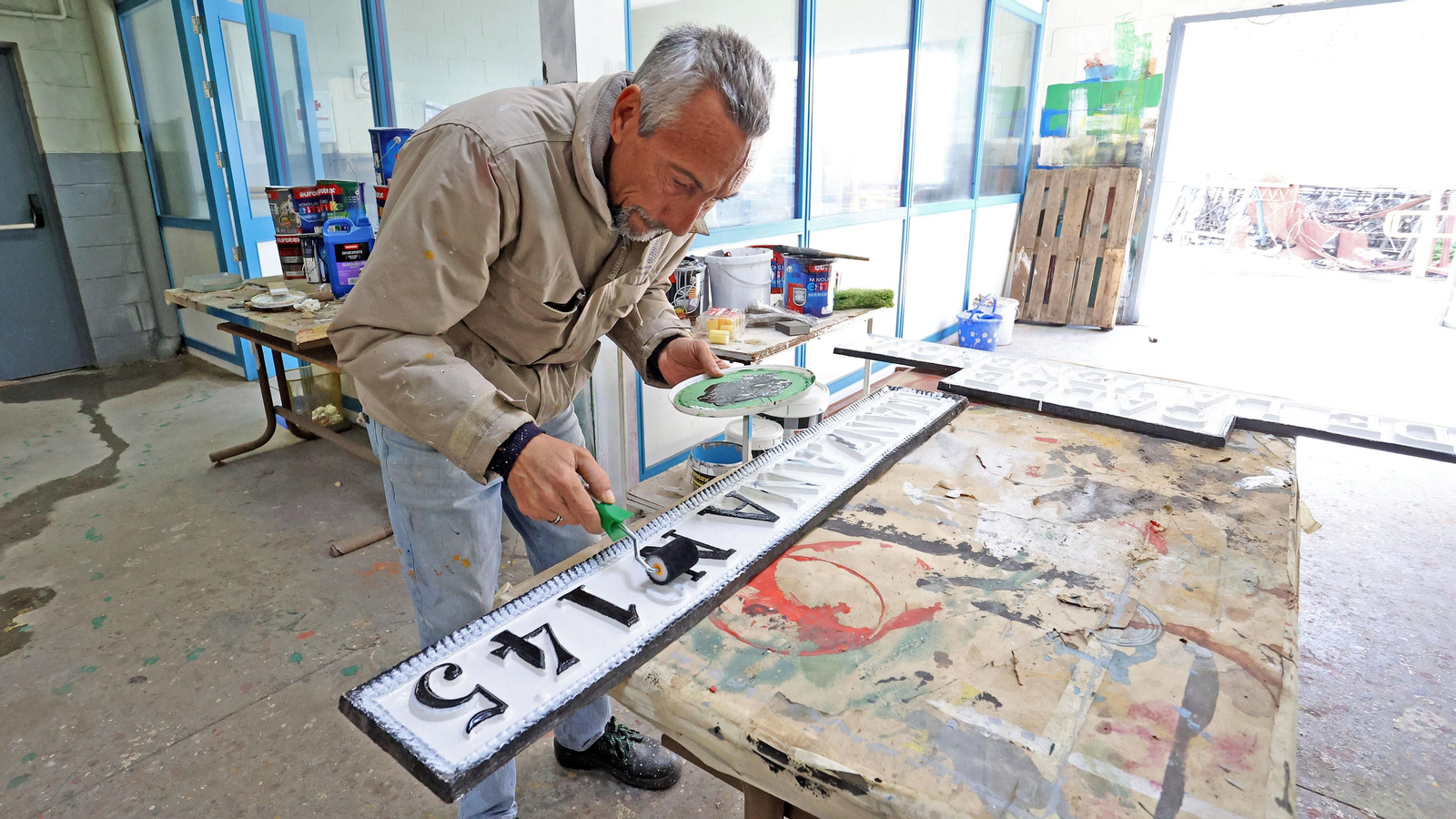 Trabajos de restauración del callejero de Jerez