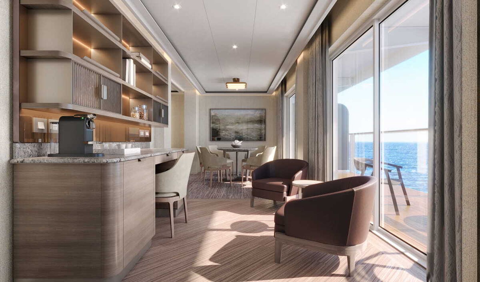 Imágenes del buque Silver Nova que visita el puerto de Cádiz