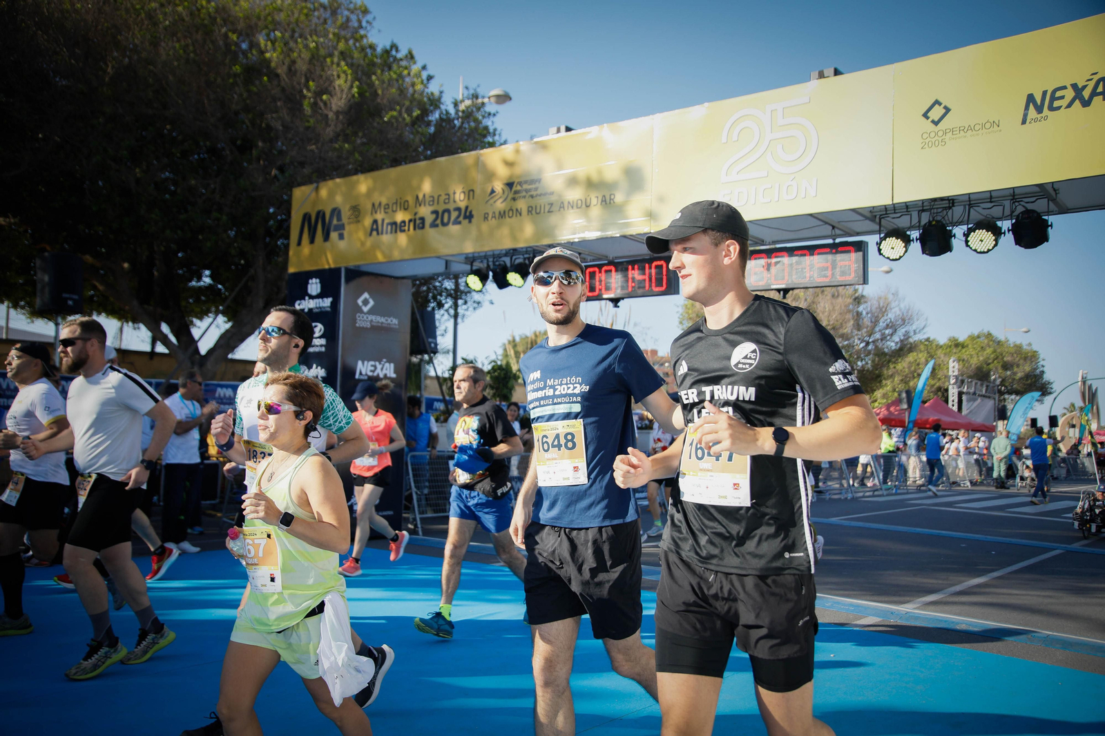 Imágenes de la salida de la Media maratón Ciudad de Almería