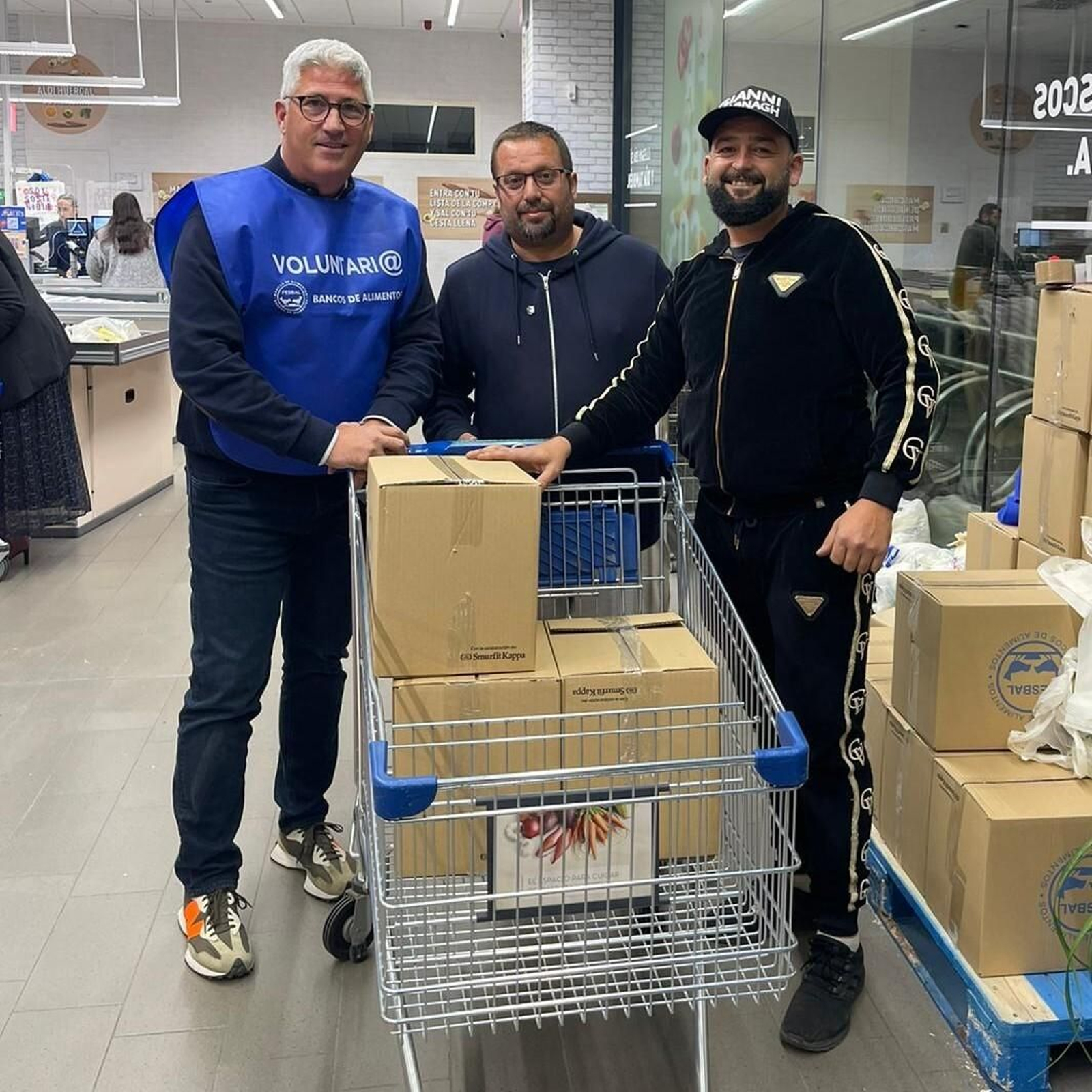 El alcalde de Huércal, un voluntario más.