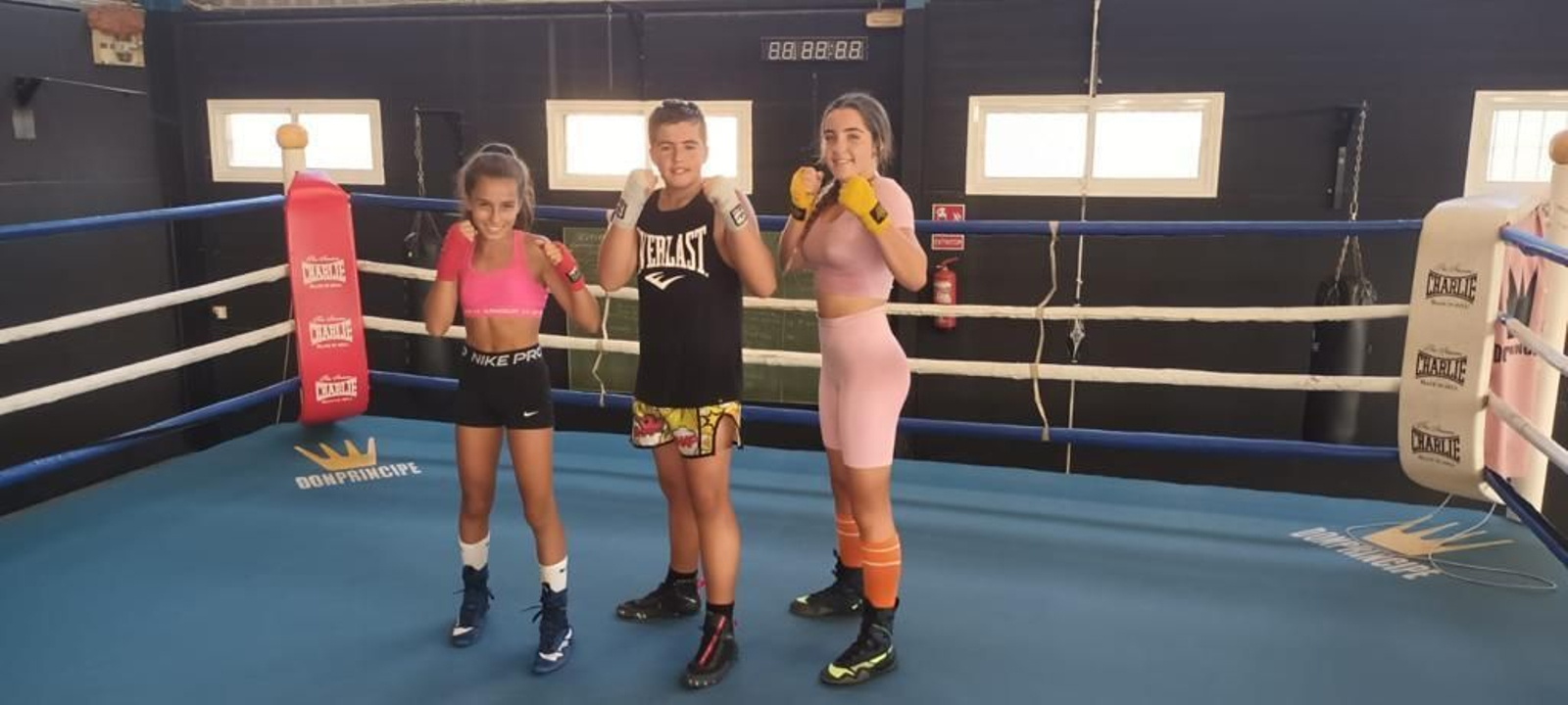 Irene Bolaños, Samuel Comín y Yaiza Morente, en la sede de Don Príncipe