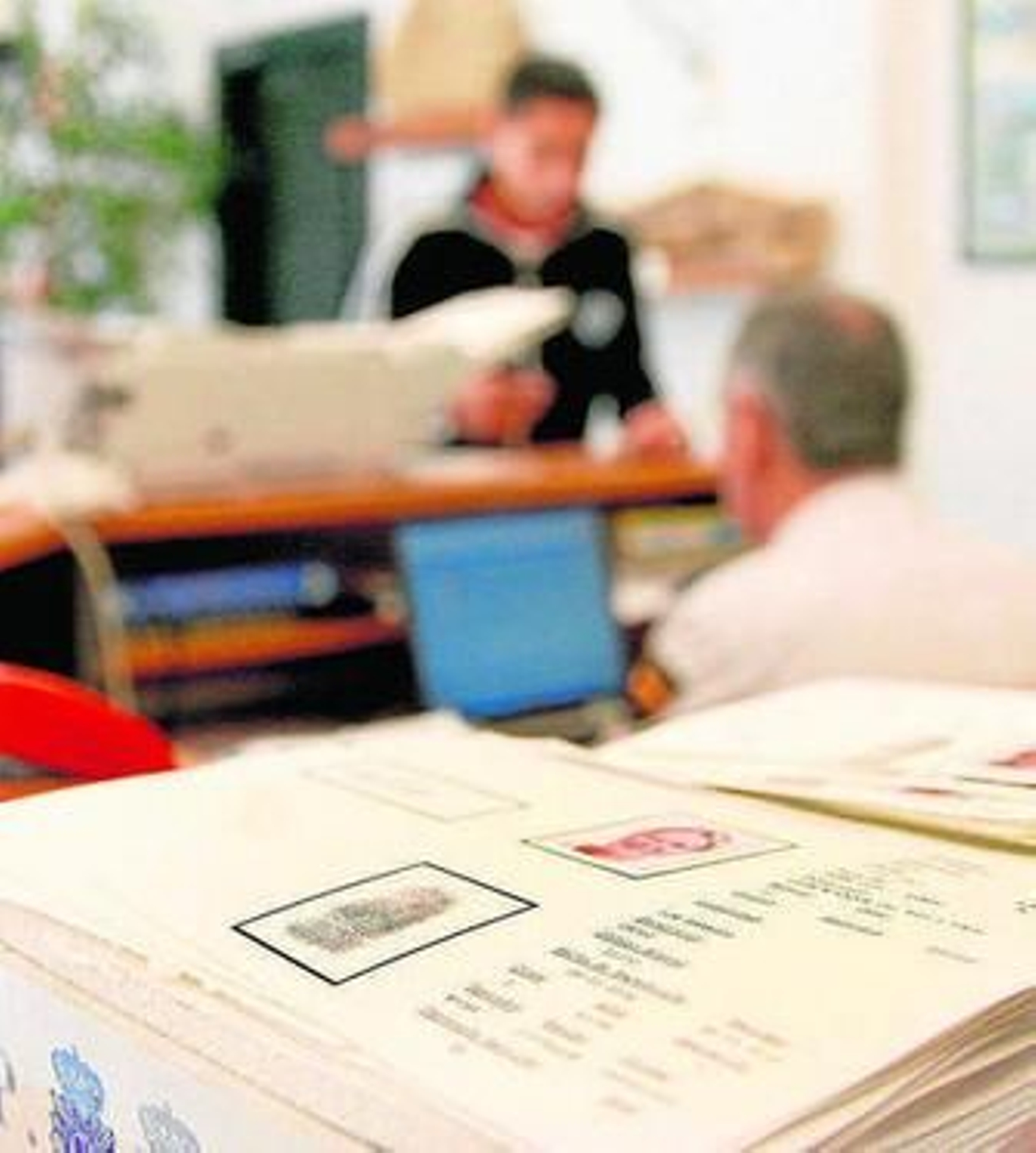 Un equipo móvil del DNI, tramitando solicitudes.