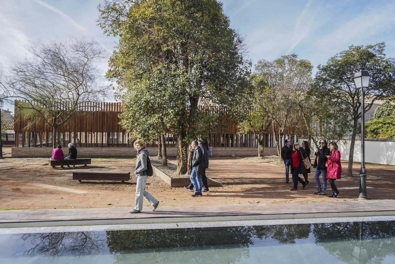 Los vecinos de Granada pasean por primera vez por el parque recién reinaugurado