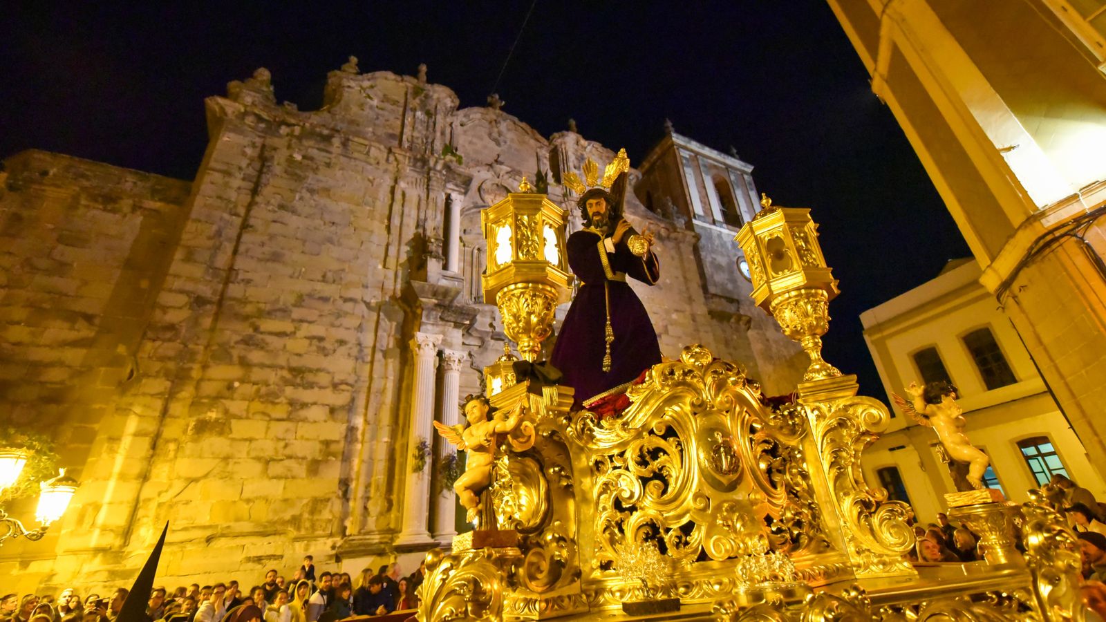 Fotos del Jueves Santo en Tarifa: Jesús Nazareno y María Santisima de la Paz