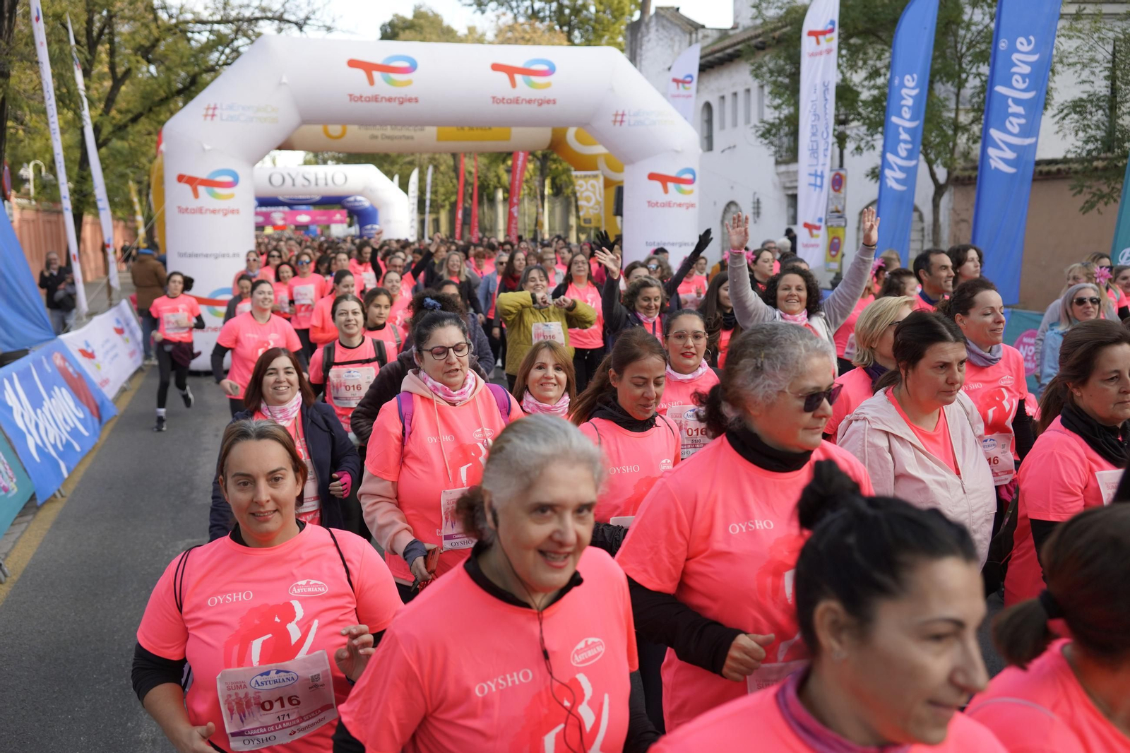 Búscate en las fotos de la Carrera de la Mujer de Sevilla