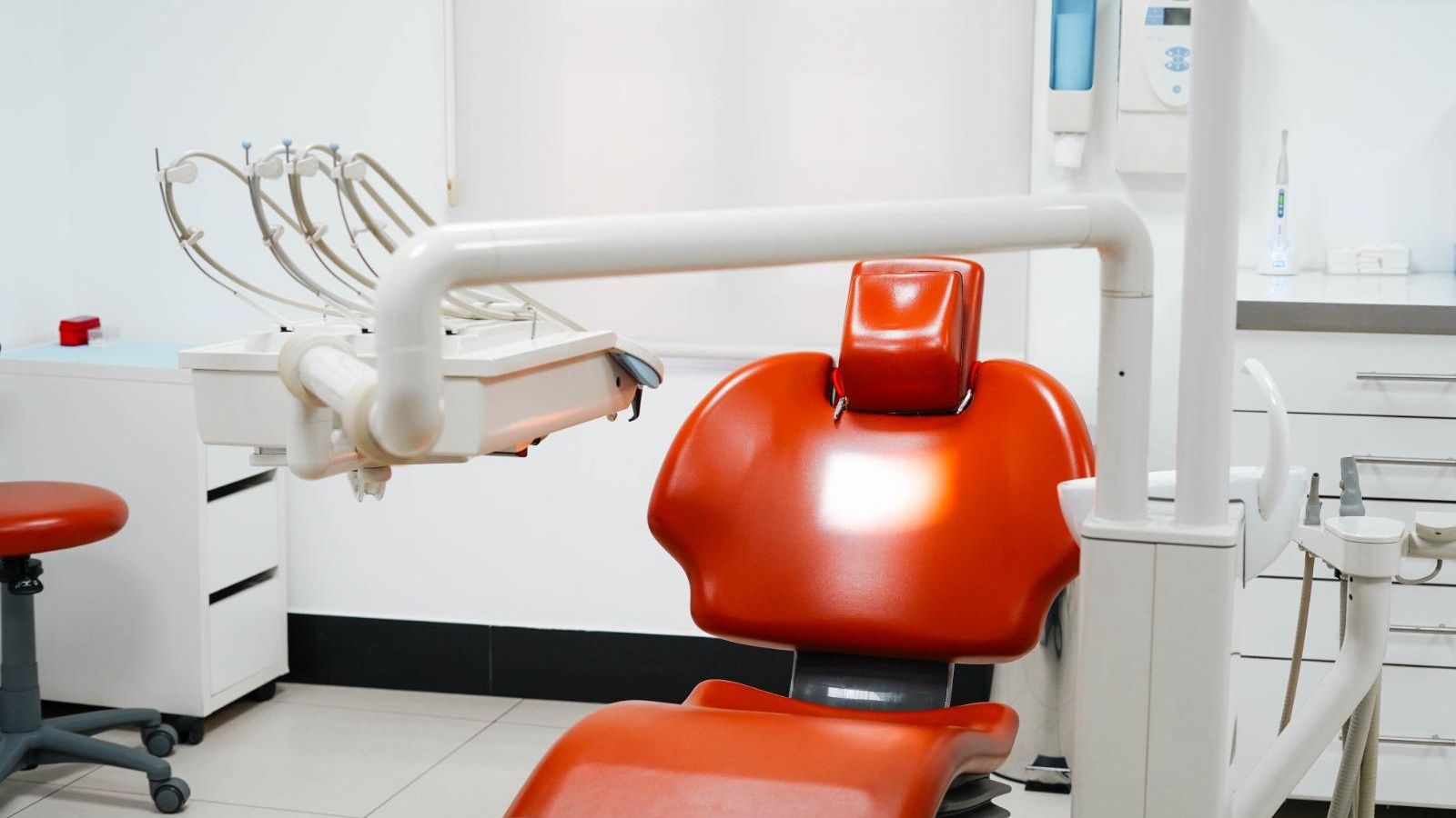 La incorporación de estas nuevas consultas refuerza la idea de que una sonrisa sana es sinónimo de salud y bienestar. La incorporación de estas nuevas consultas refuerza la idea de que una sonrisa sana es sinónimo de salud y bienestar.