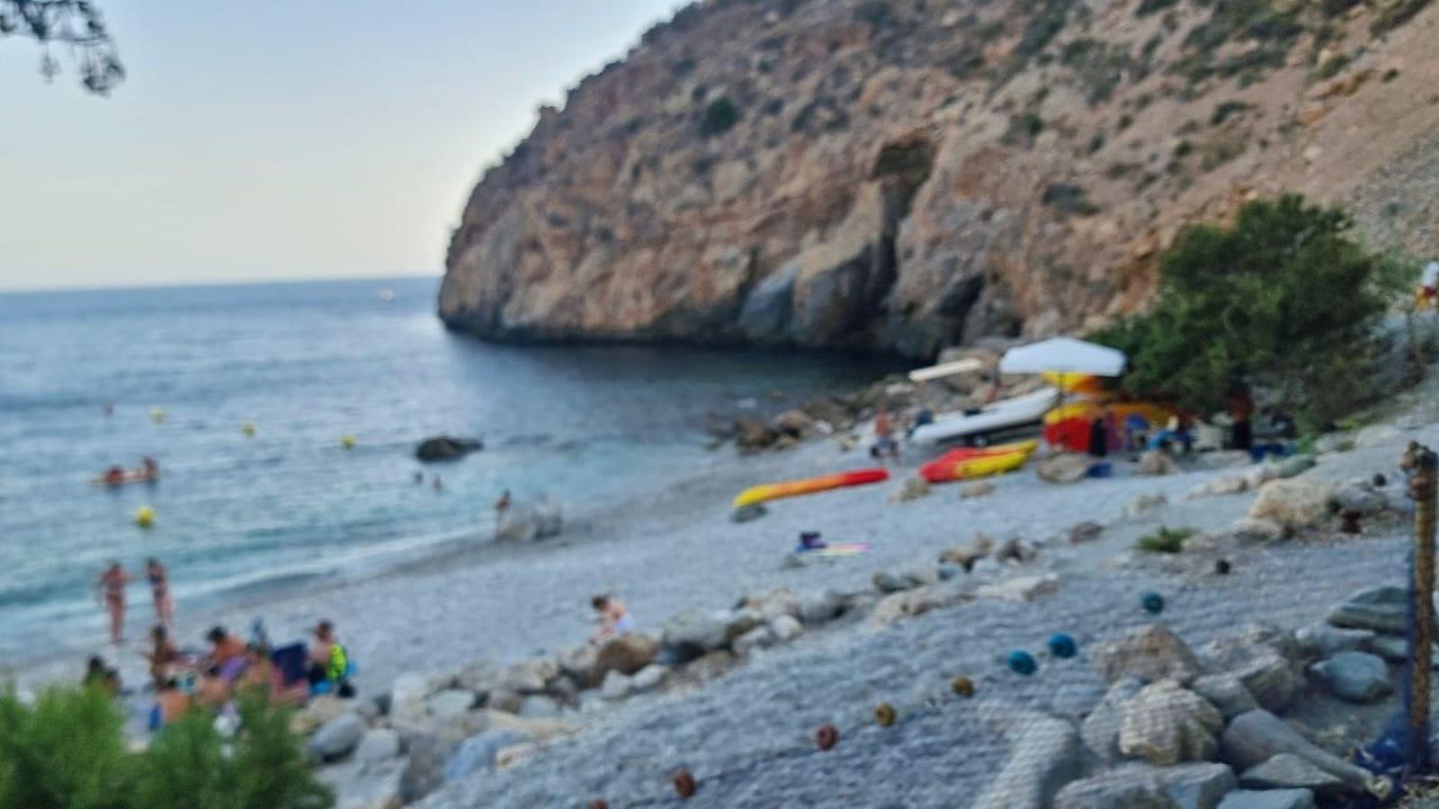 La playa de las Rijana es uno de los paraísos naturales de Granada.