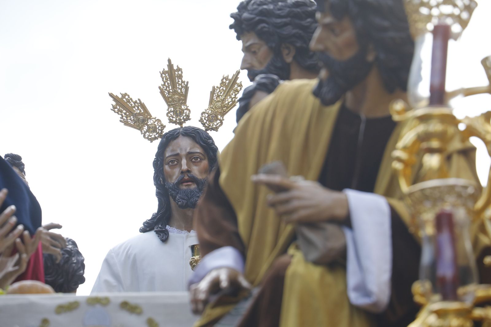 Jueves Santo en Córdoba: La procesión de la Sagrada Cena, en imágenes