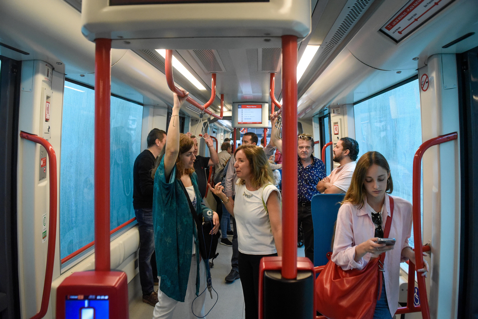 José Luis Sanz, asiste a la puesta en funcionamiento de ampliación del tranvía hasta Eduardo Dato