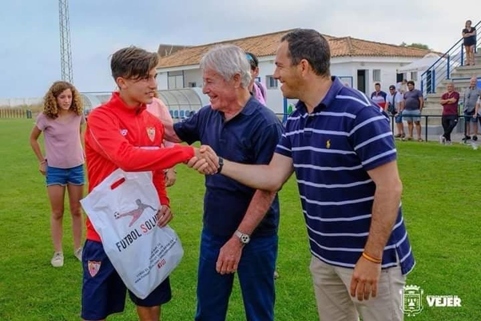 Vejer clausura el 'I Mundialito Manolín Bueno'