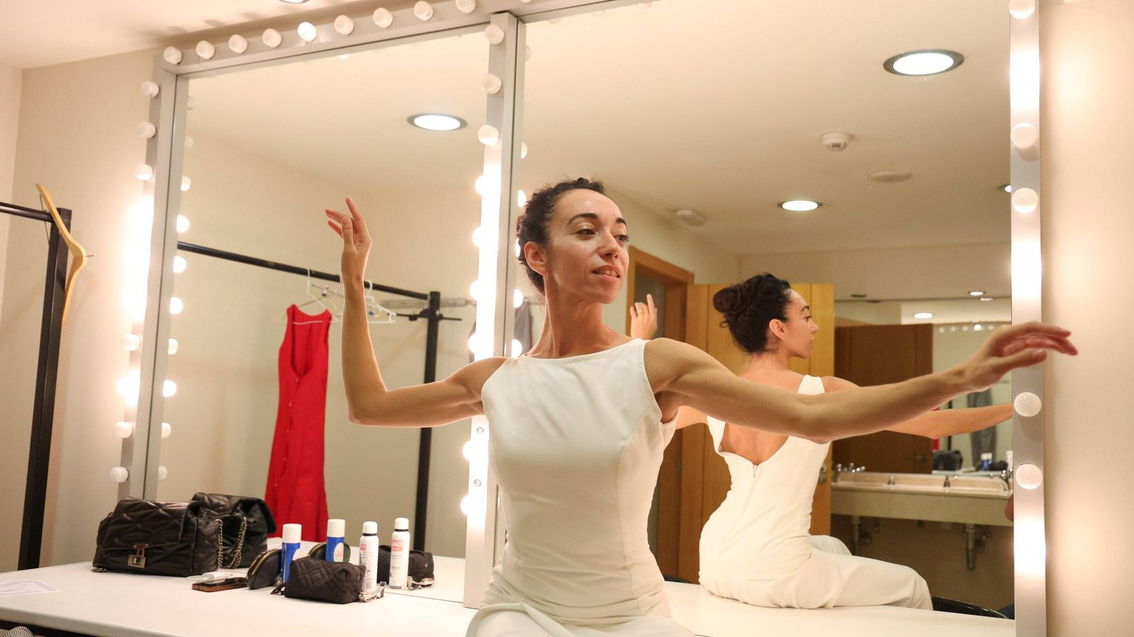 La coreógrafa en el camerino del Teatro Echegaray.
