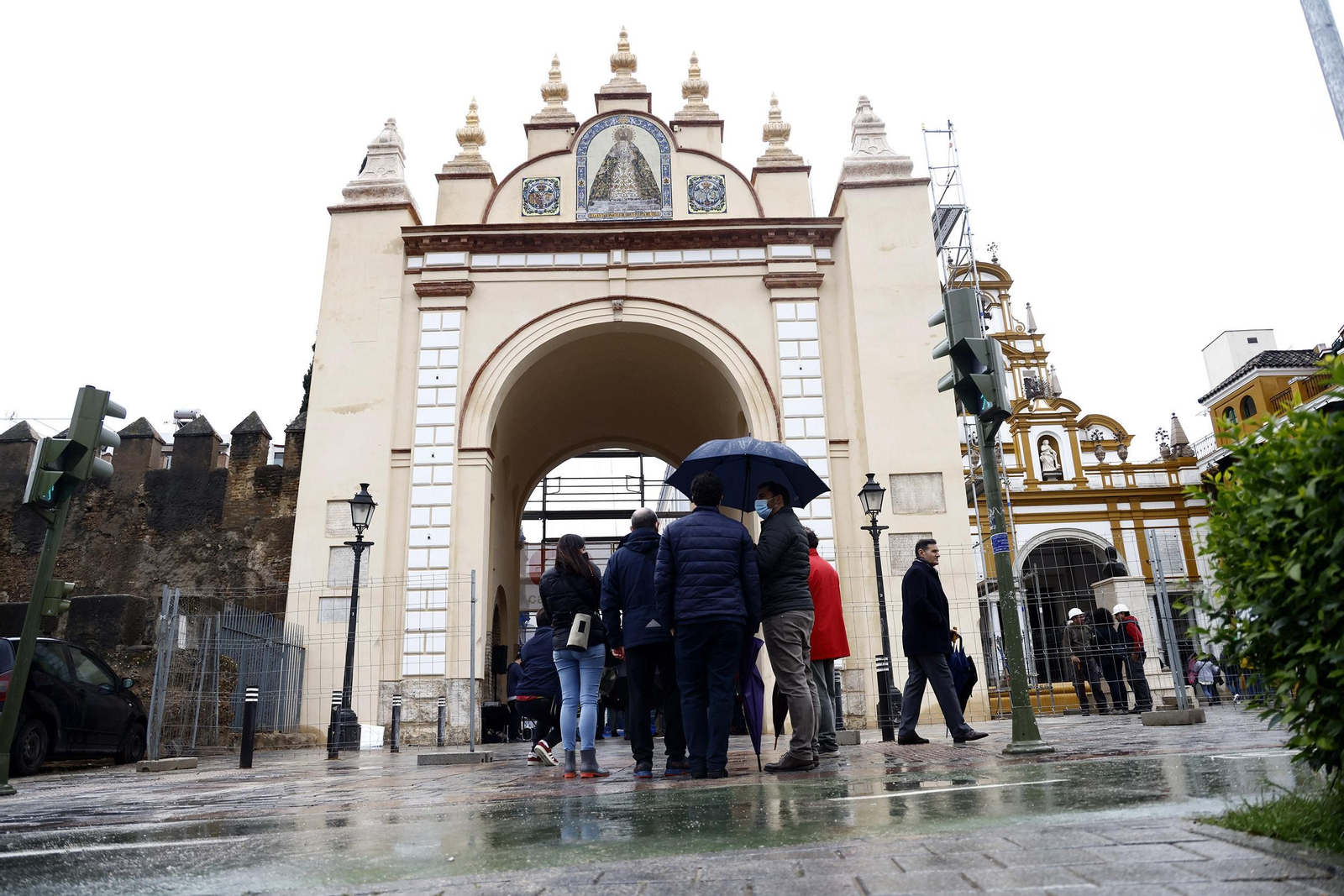 Así luce el Arco de la Macarena tras su restauración, todas las imágenes
