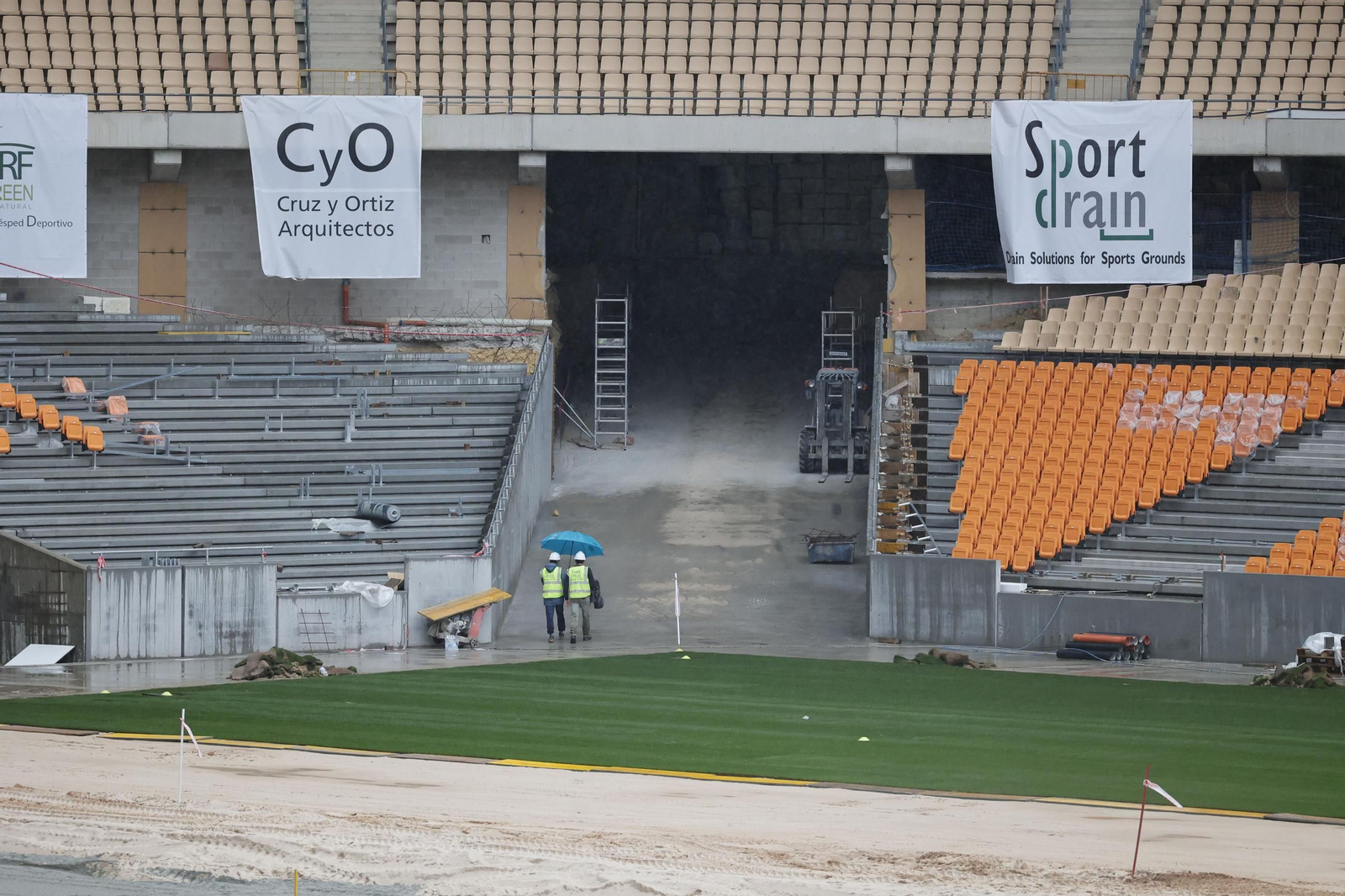Las imágenes del estado de las obras en el Estadio de la Cartuja a falta de tres semanas para la final