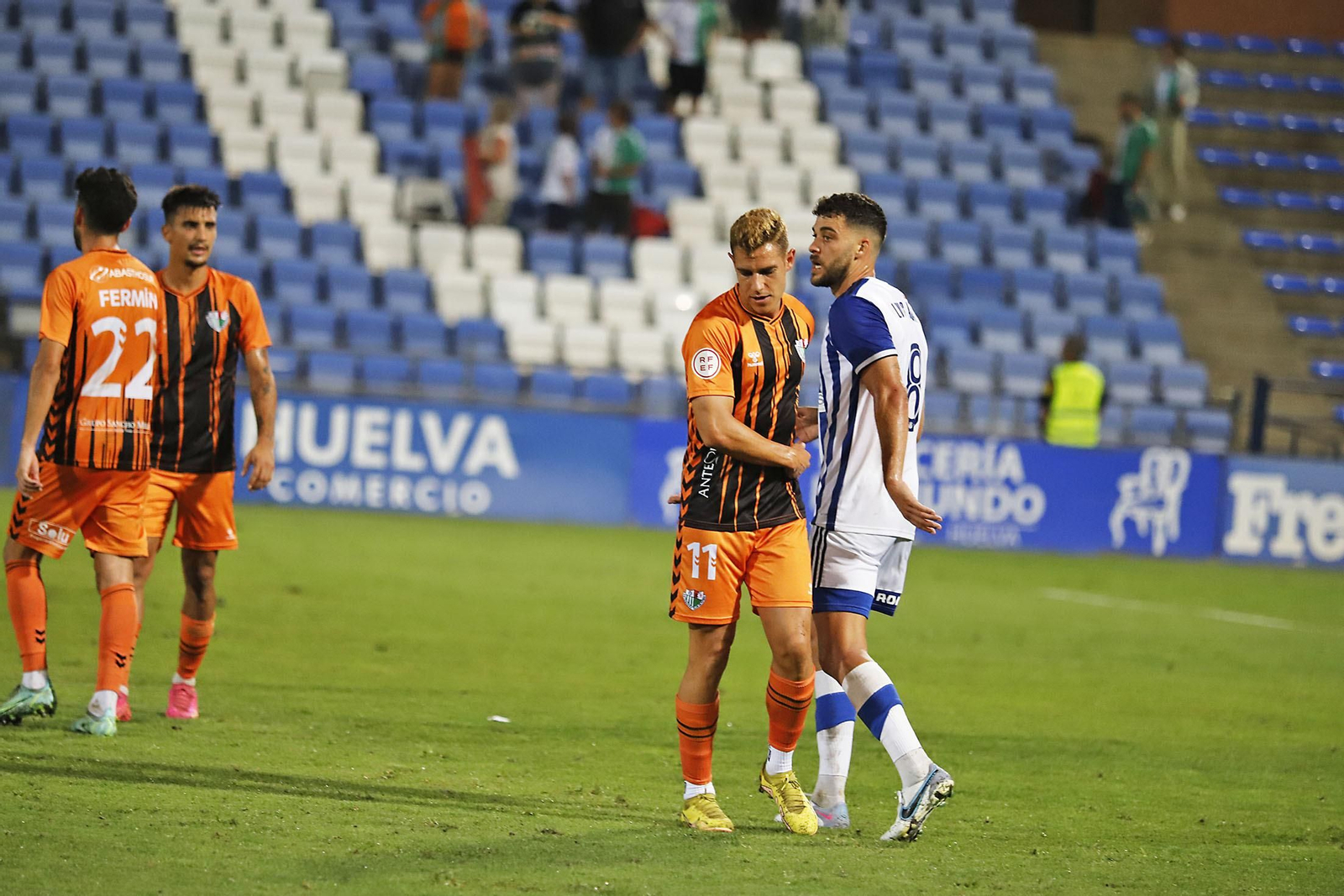 Imágenes del encuentro entre el Recreativo de Huelva y el Antequera CF