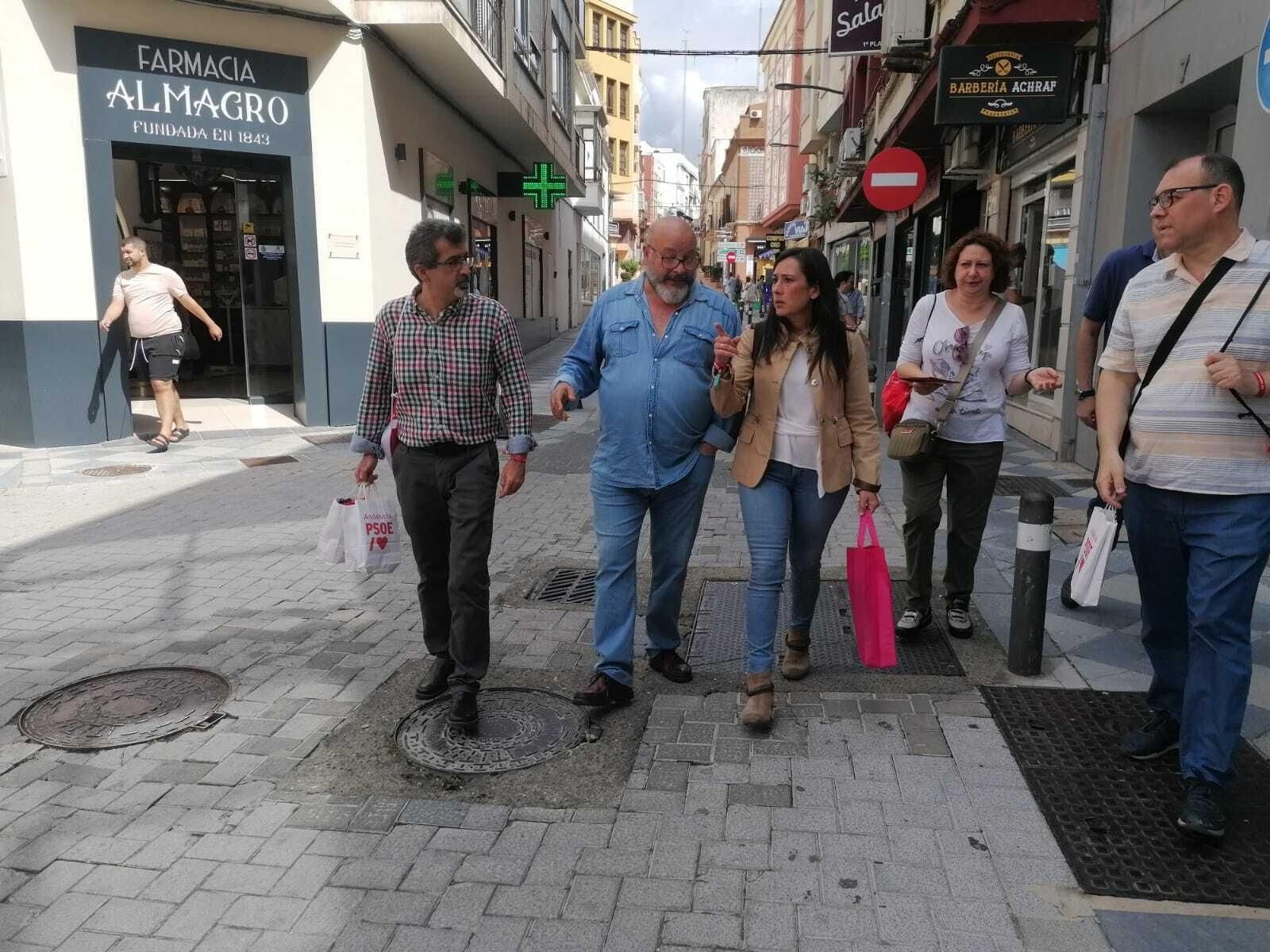 Arrabal y parte de su candidatura, por el centro de Algeciras.