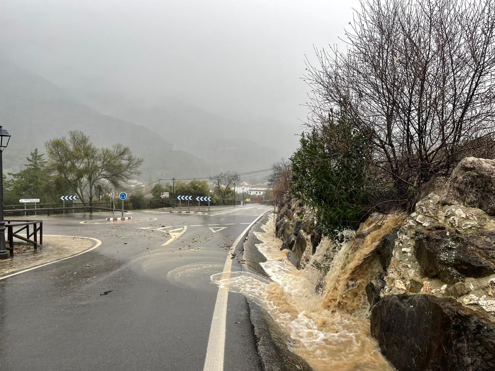 El paso de la borrasca Leonardo por la provincia de Málaga, en imágenes