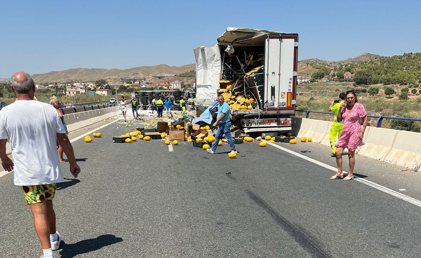 Así quedó el tráiler marroquí que transportaba melones