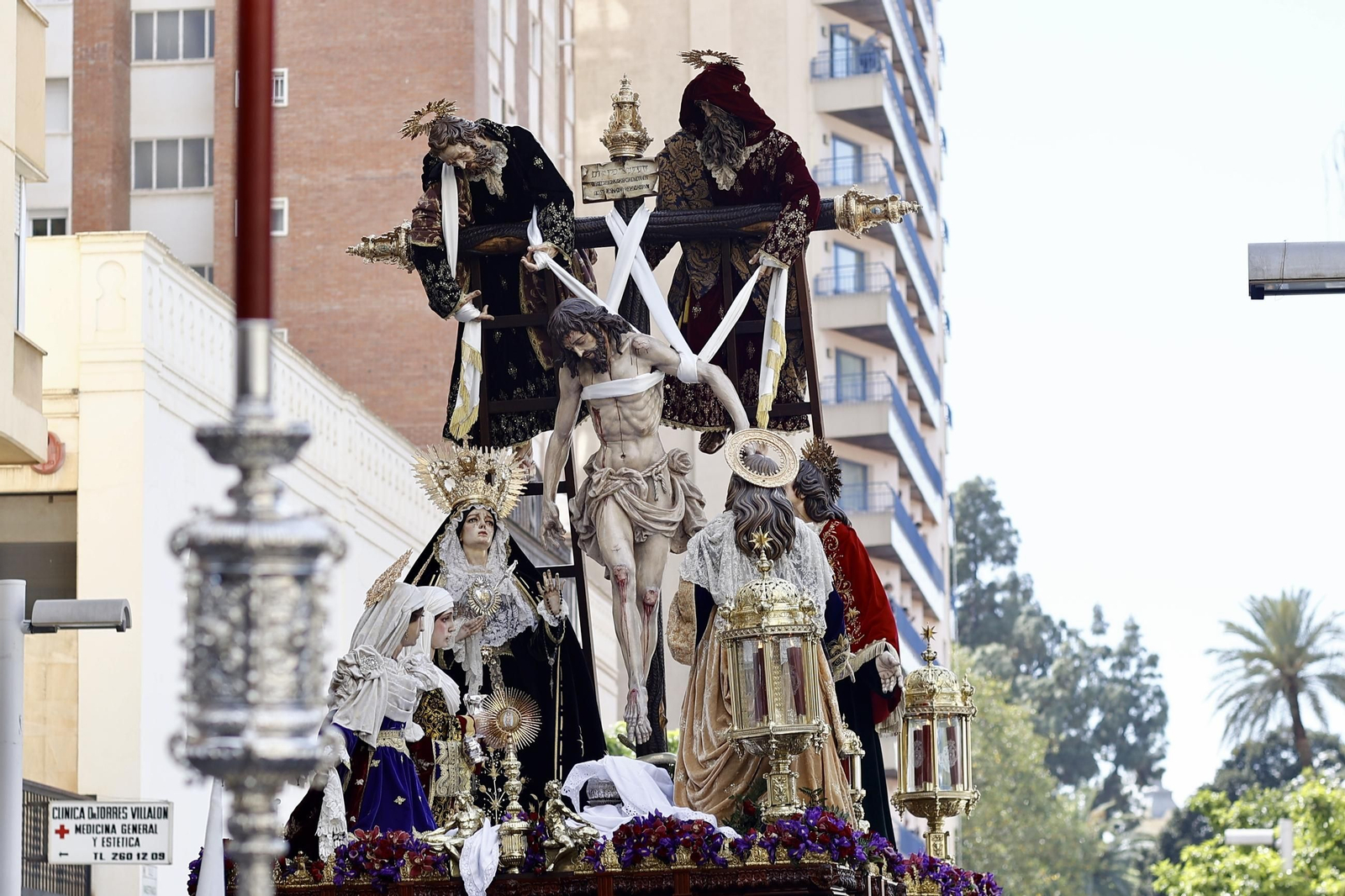 Descendimiento en el Viernes Santo de Málaga, en imágenes