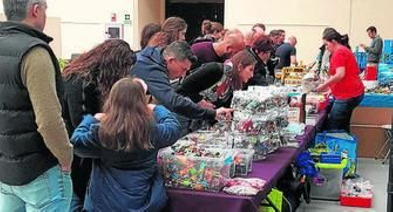 El mercadillo de Playmobil concentra no sólo a público infantil