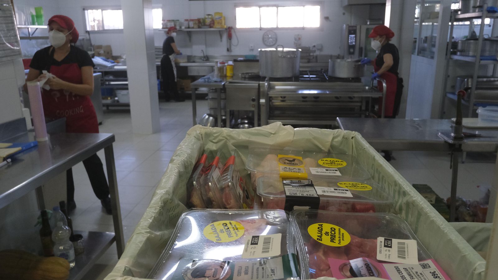 Alimentos en las cocinas de El Buen Samaritano.