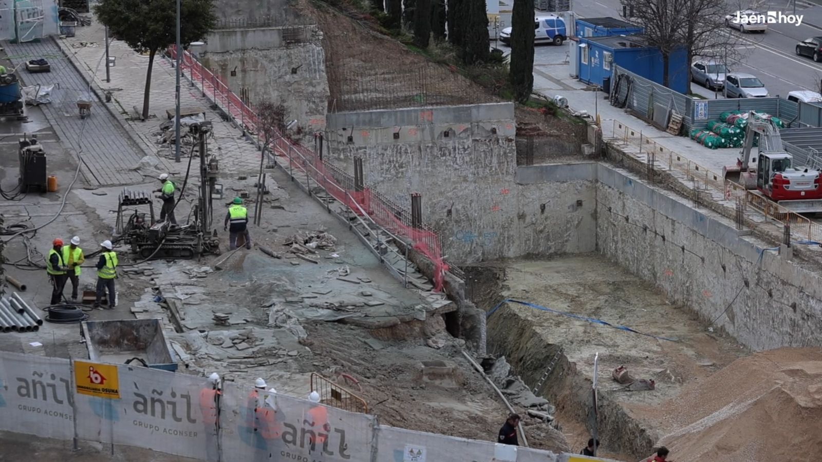 Así continúan las grietas de la calle Unicef en Jaén