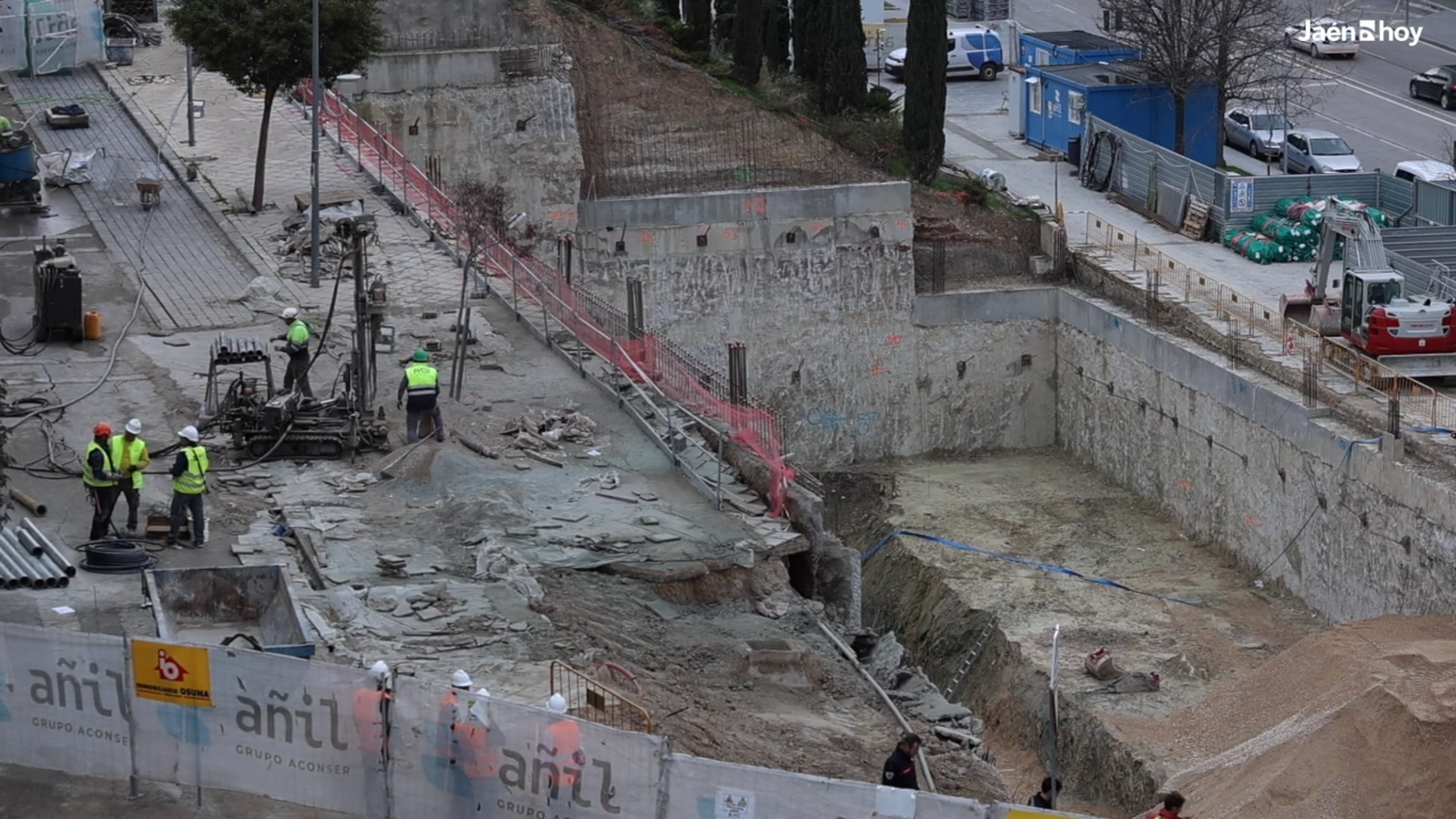 Así continúan las grietas de la calle Unicef en Jaén