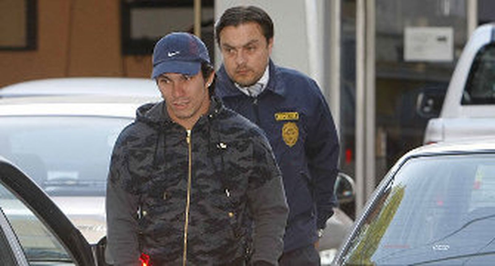 Medel, bajado del avión tras agredir a una periodista