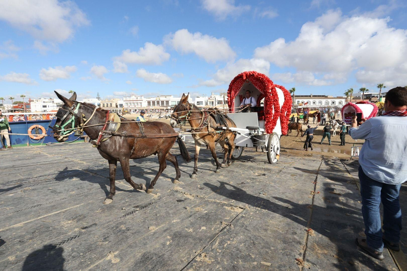 Imágenes del embarque de la Hermadad del Rocío de Jerez