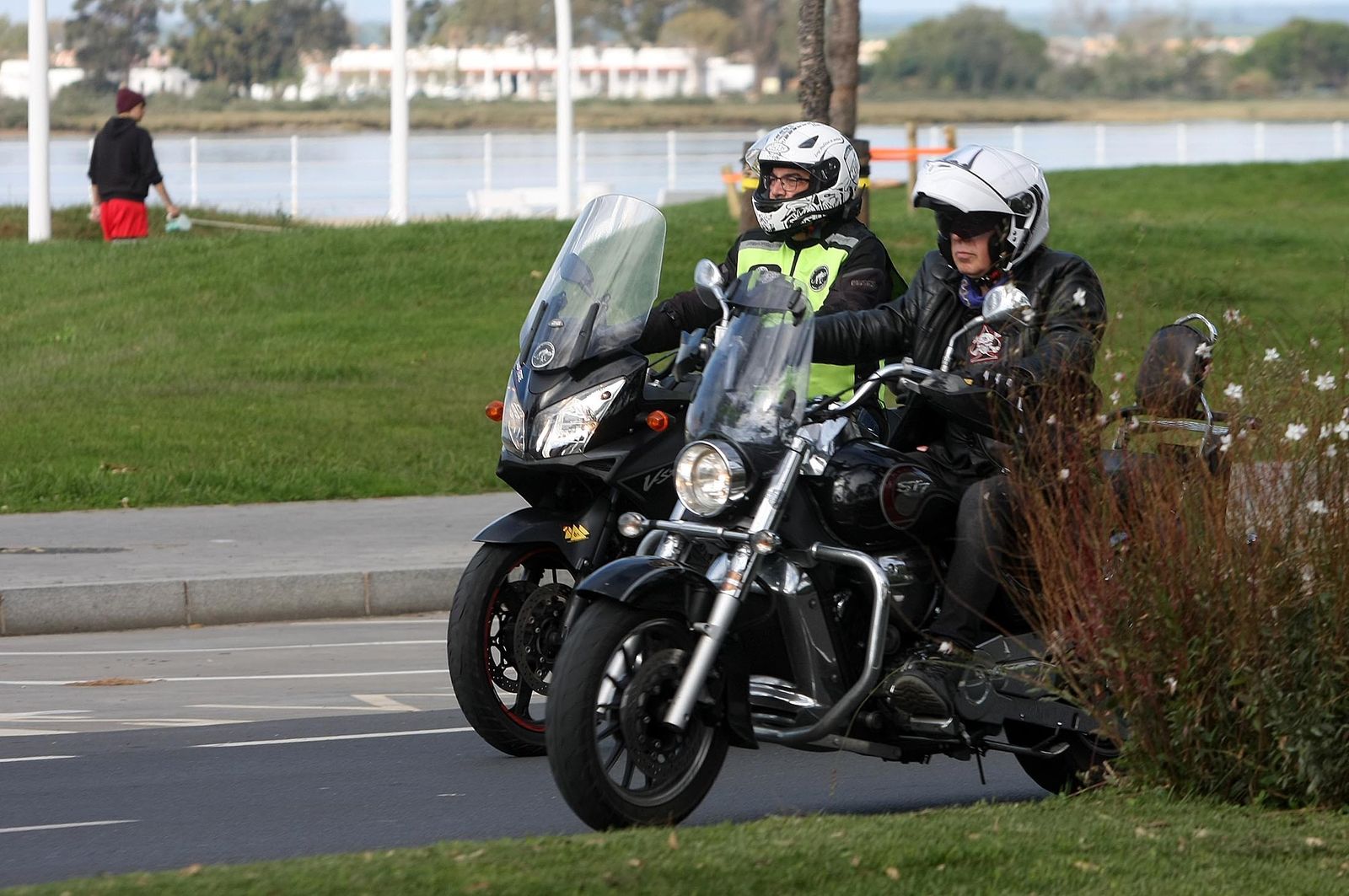 Imágenes de la concentración motera en memoria de Hugo Millán por las calles de Huelva