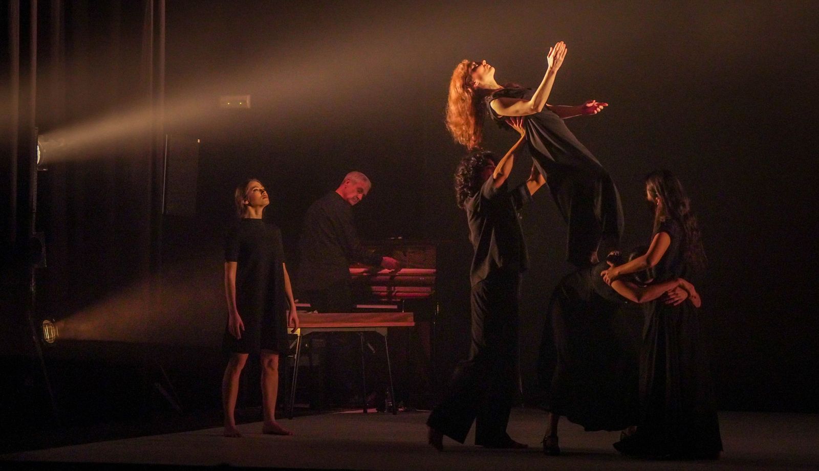 Imágenes de la Compañía David Coria 'Babel' 30 Festival de Jerez