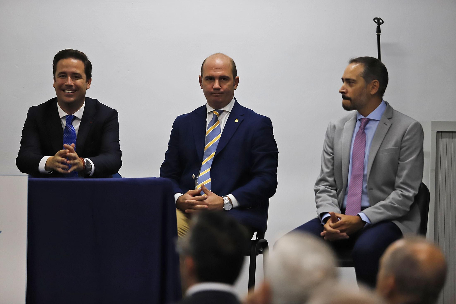 Imágenes del acto de presentación del cartelista, el pregonero y el titular del Vía Crucis de la Semana de Huelva 2024.