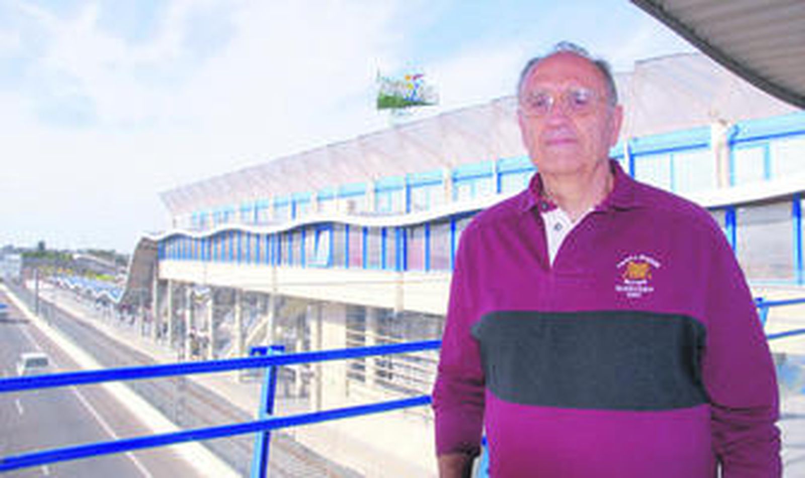 El experto en infraestructuras ferroviarias Miguel Ángel Matute, ayer, en la nueva estación de tren de San Fernando-Bahía Sur.