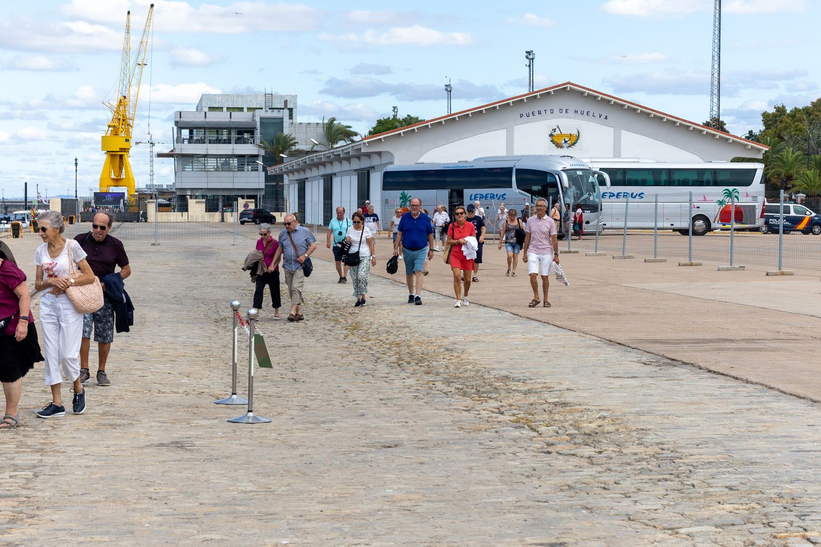 Las impresionantes imágenes del buque La Belle de Cadix en el Puerto de Huelva