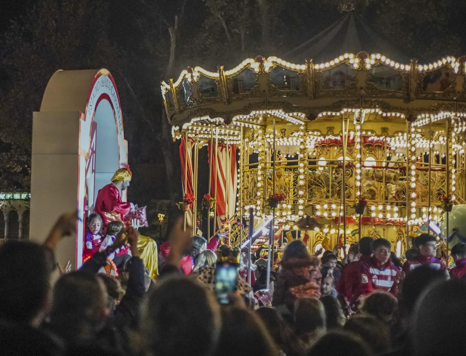 La cabalgata de los Reyes Magos de Granada, en imágenes