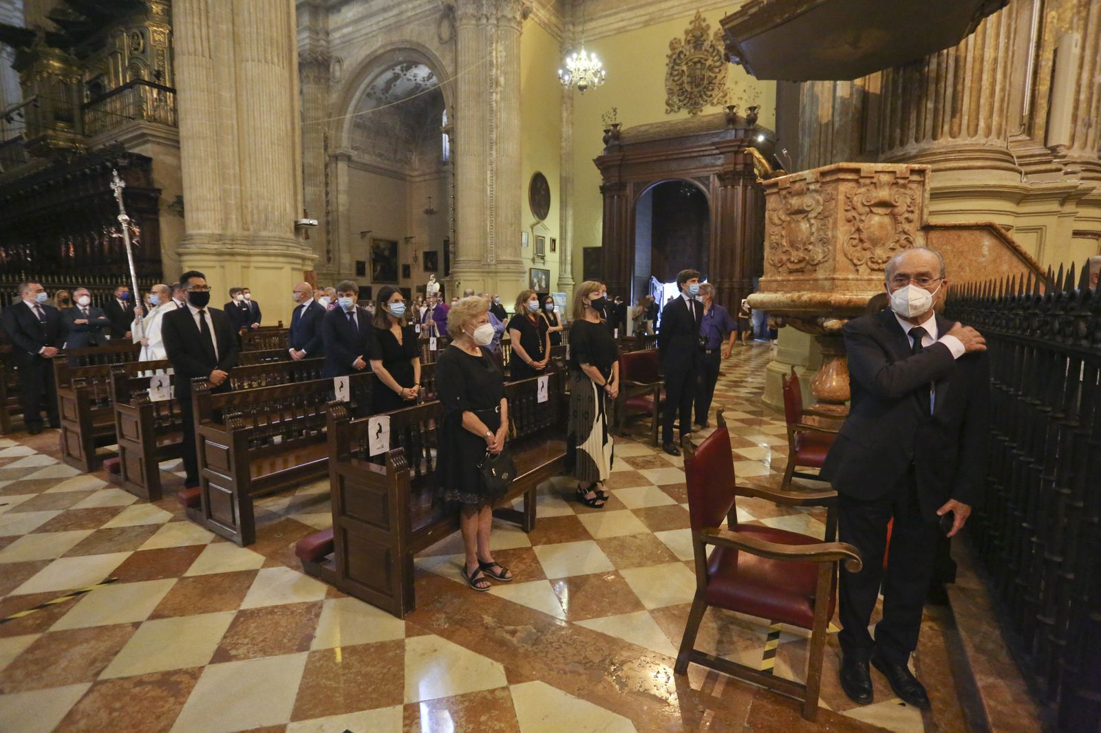 Las fotos del funeral en la Catedral de Málaga por los fallecidos con coronavirus.