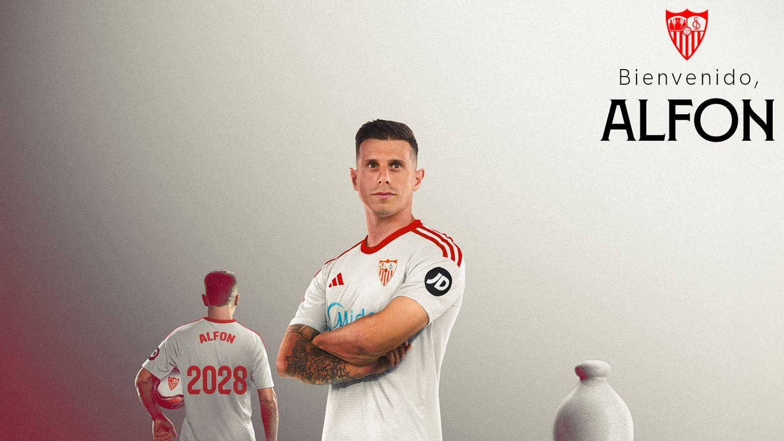 El Sevilla FC presenta a Alfon con la nueva camiseta de Adidas