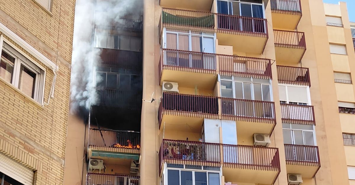 Un incendio en un bloque de pisos de Avenida América deja al menos un ...