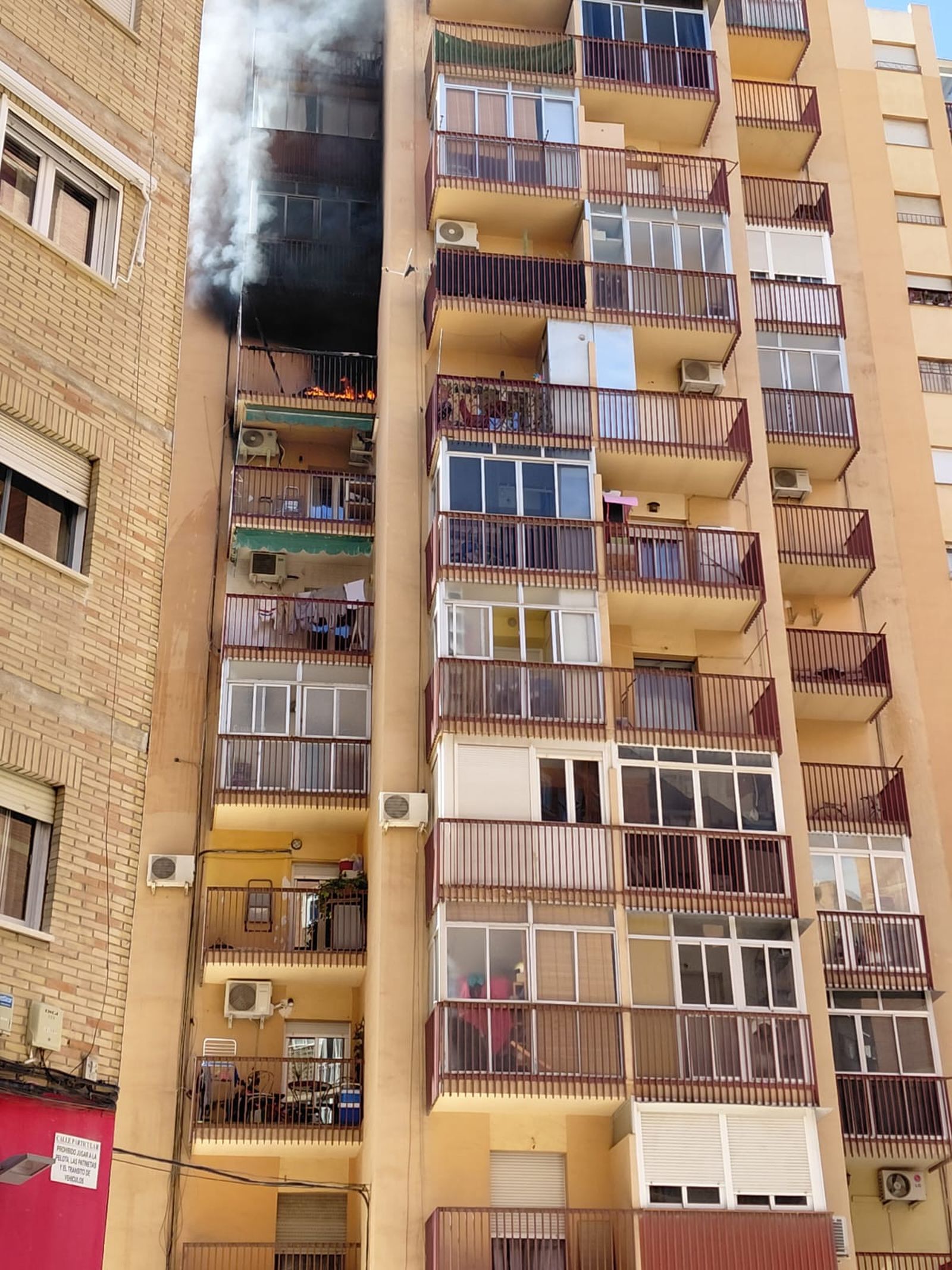 Imagen del incendio en el edificio