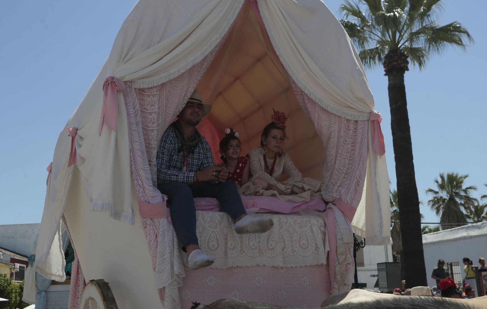 Paso de las hermandades por Villamanrique