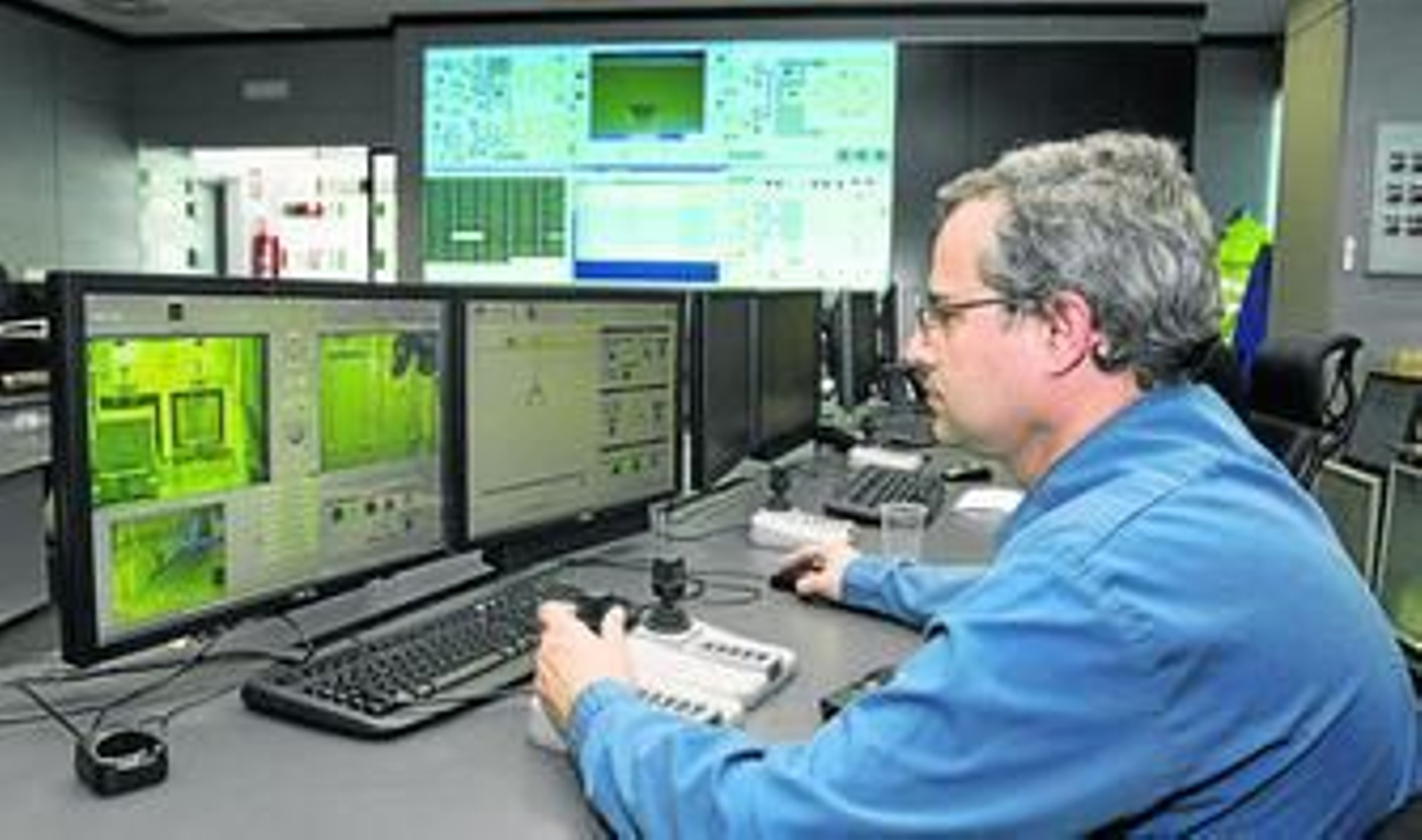 La sala de control del almacén de residuos nucleares de El Cabril.