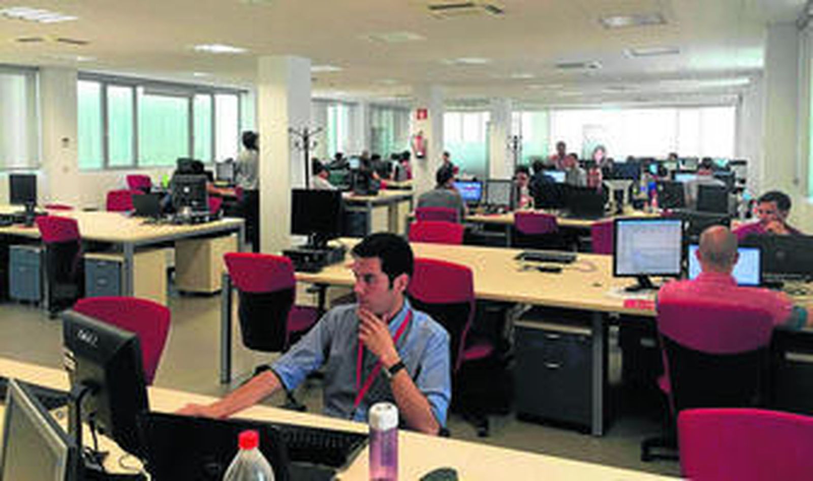 Varios de los empleados de la nueva oficina que CGI inauguró ayer en el edificio El Rayo Verde del PTA y la UMA.