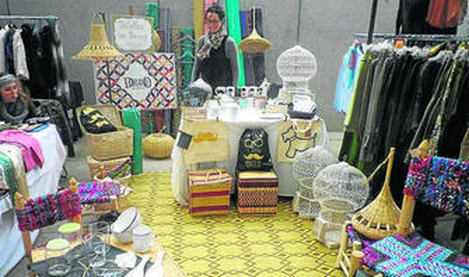 Uno de los expositores en una edición anterior del zoco.