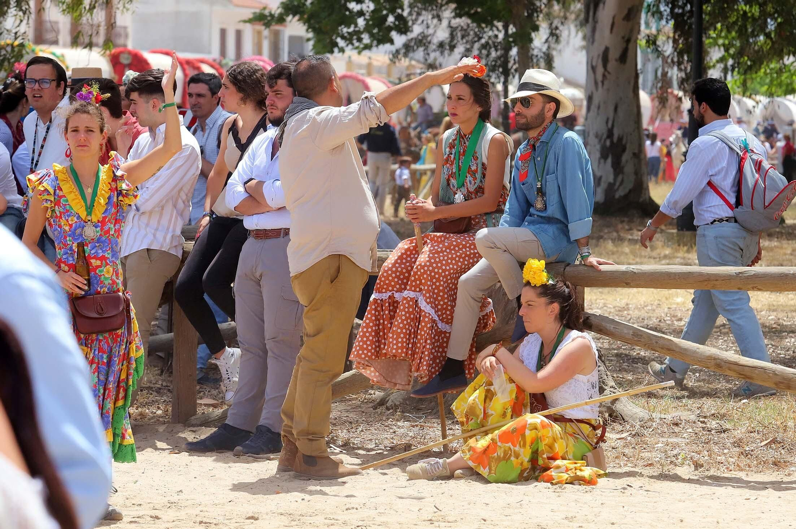 Imágenes del ambiente El Rocío y en Casas de Hermandades